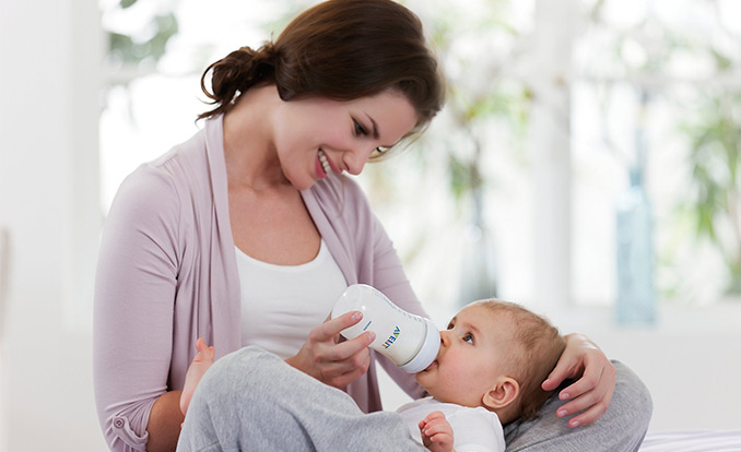 Comment pr&eacute;parer le biberon de votre b&eacute;b&eacute; ?